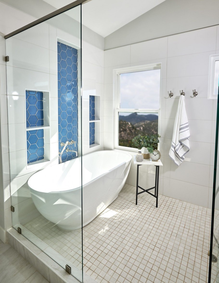 Отдельностоящая ванна и душевая