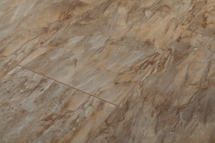 Кухня с мраморным полом