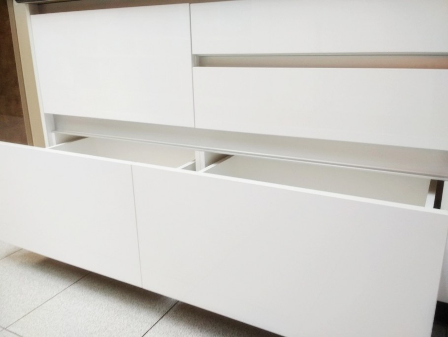 Фасады ящиков без ручек