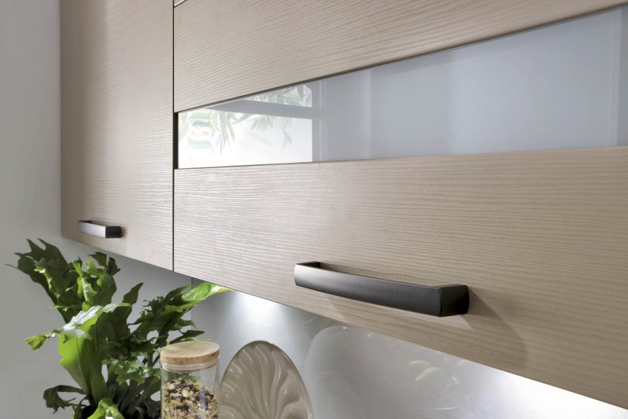 Кухня до потолка