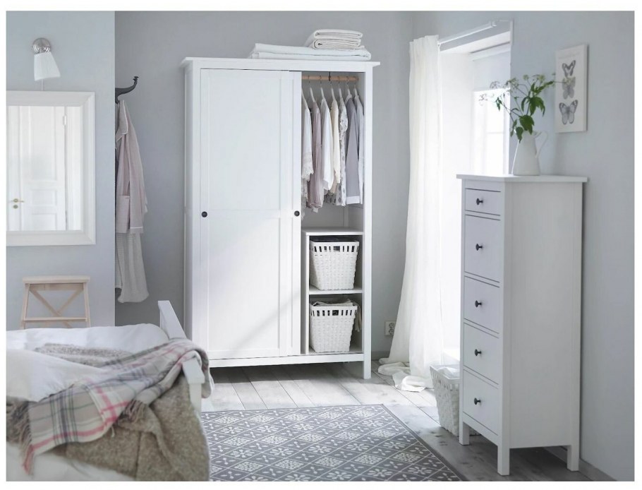 Шкаф икеа ПАКС В спальне