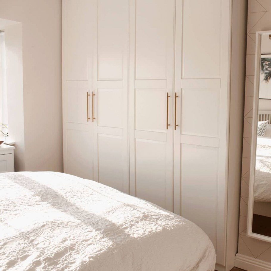 Шкаф икеа ПАКС В спальне