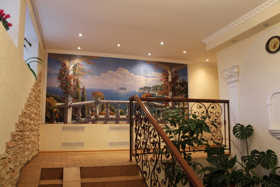 Красивый подъезд