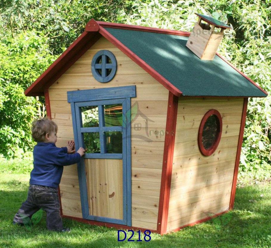 Детский деревянный домик