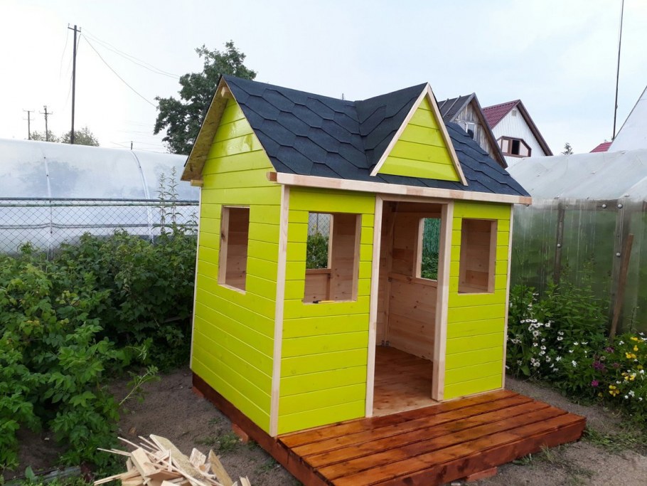 Детский деревянный домик для дачи