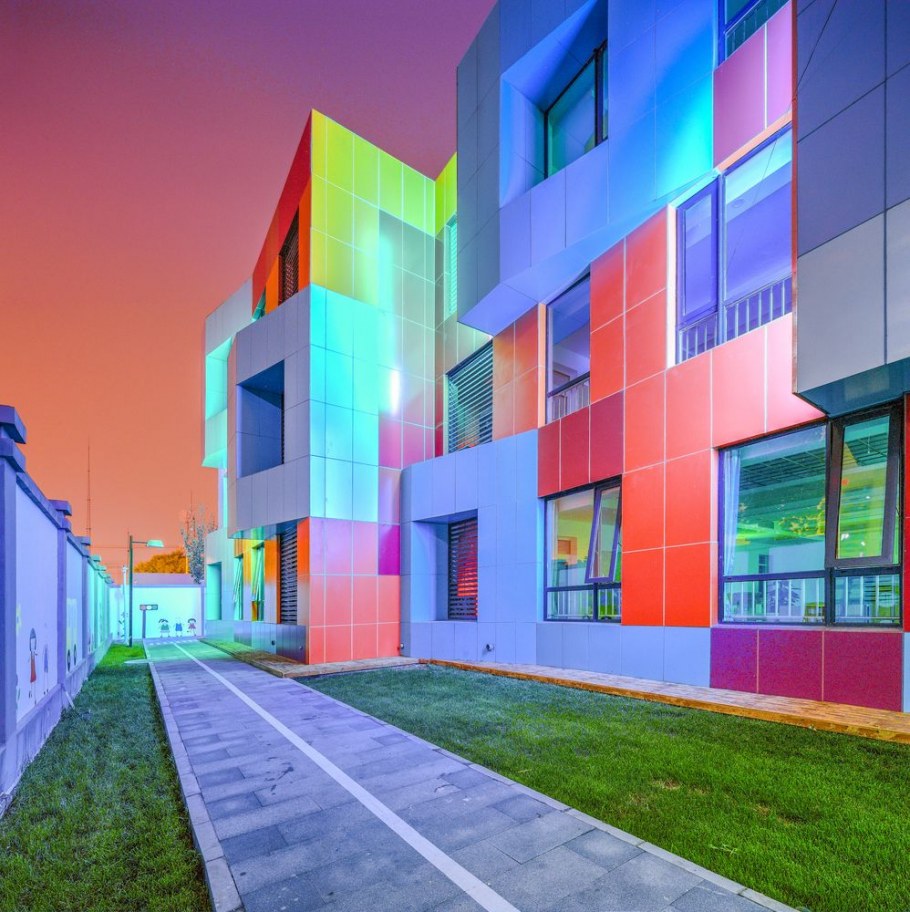 Яркие фасады домов
