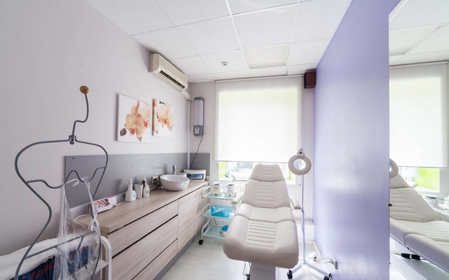 Маленький кабинет лазерной эпиляции