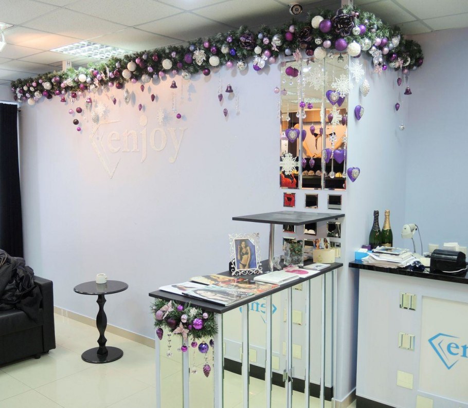 Новогоднее украшение салона красоты