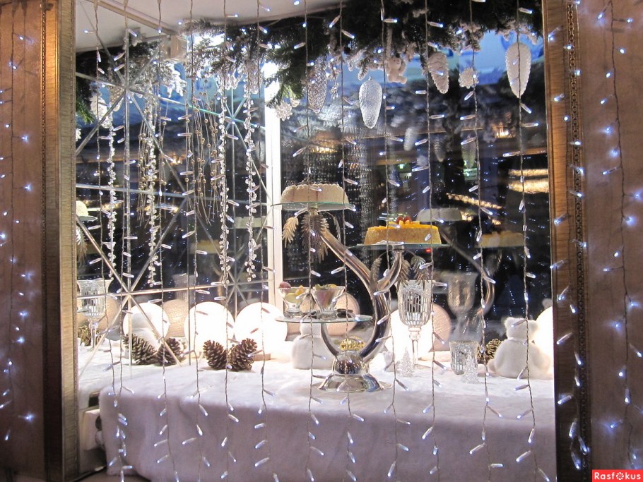 Новогоднее украшение витрин