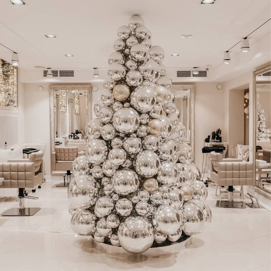 Новогоднее украшение студии красоты