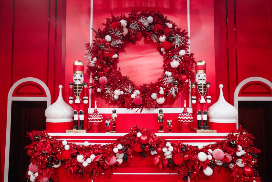 Фотозона в Красном цвете