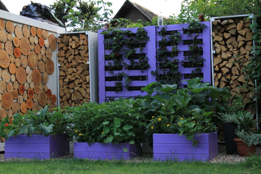 Декоративный заборчик из ящиков