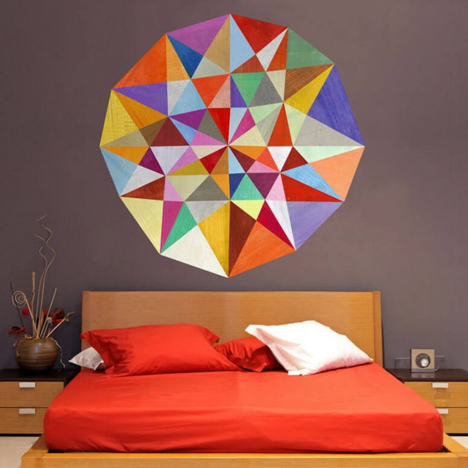 Геометрические фигуры на стене краской