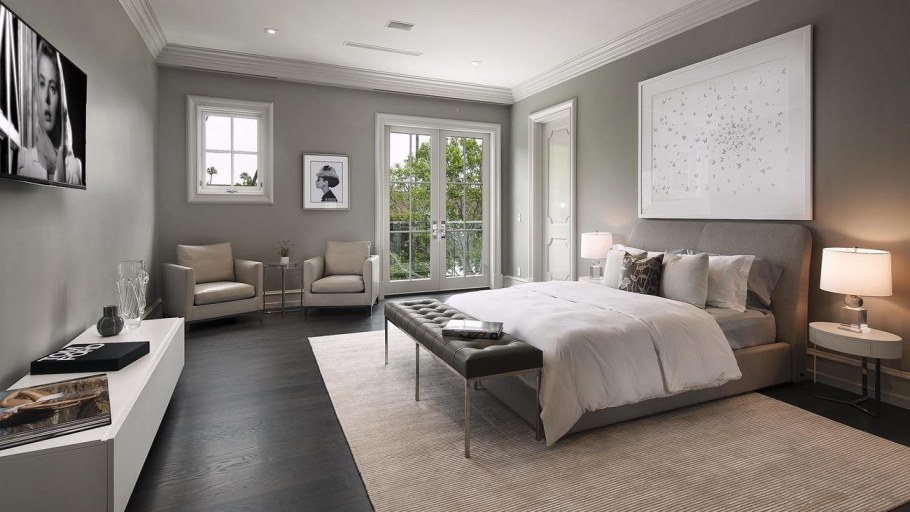 Гостиная с деревянными полами