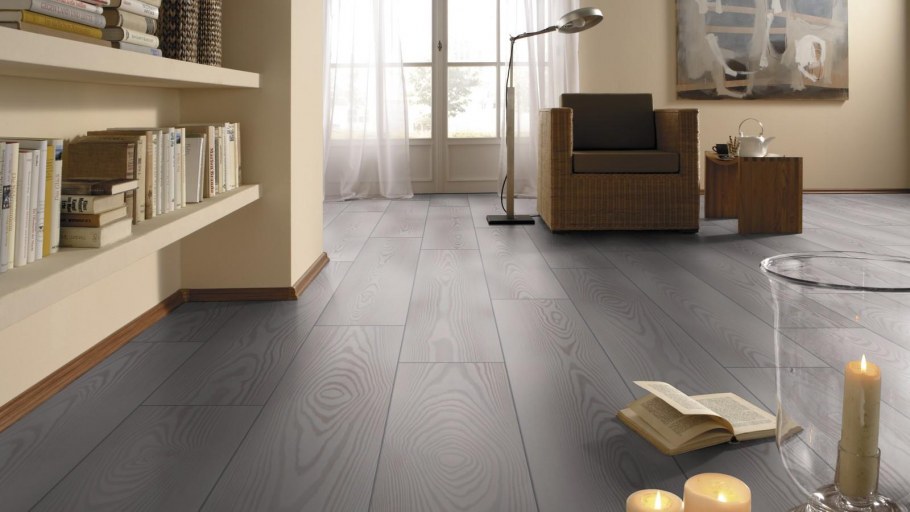 Светло бежевые стены