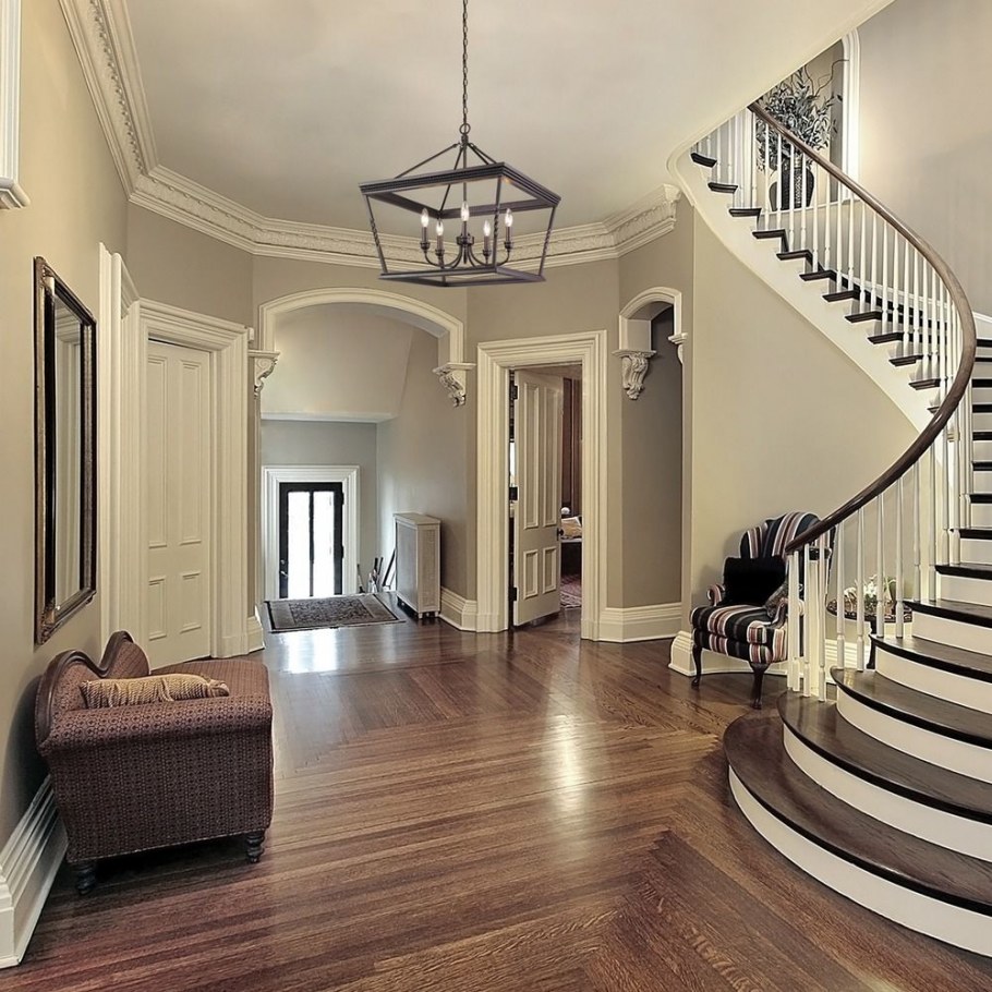 Холл в классическом стиле в частном доме