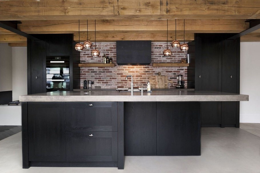 Кухня антрацит с деревом