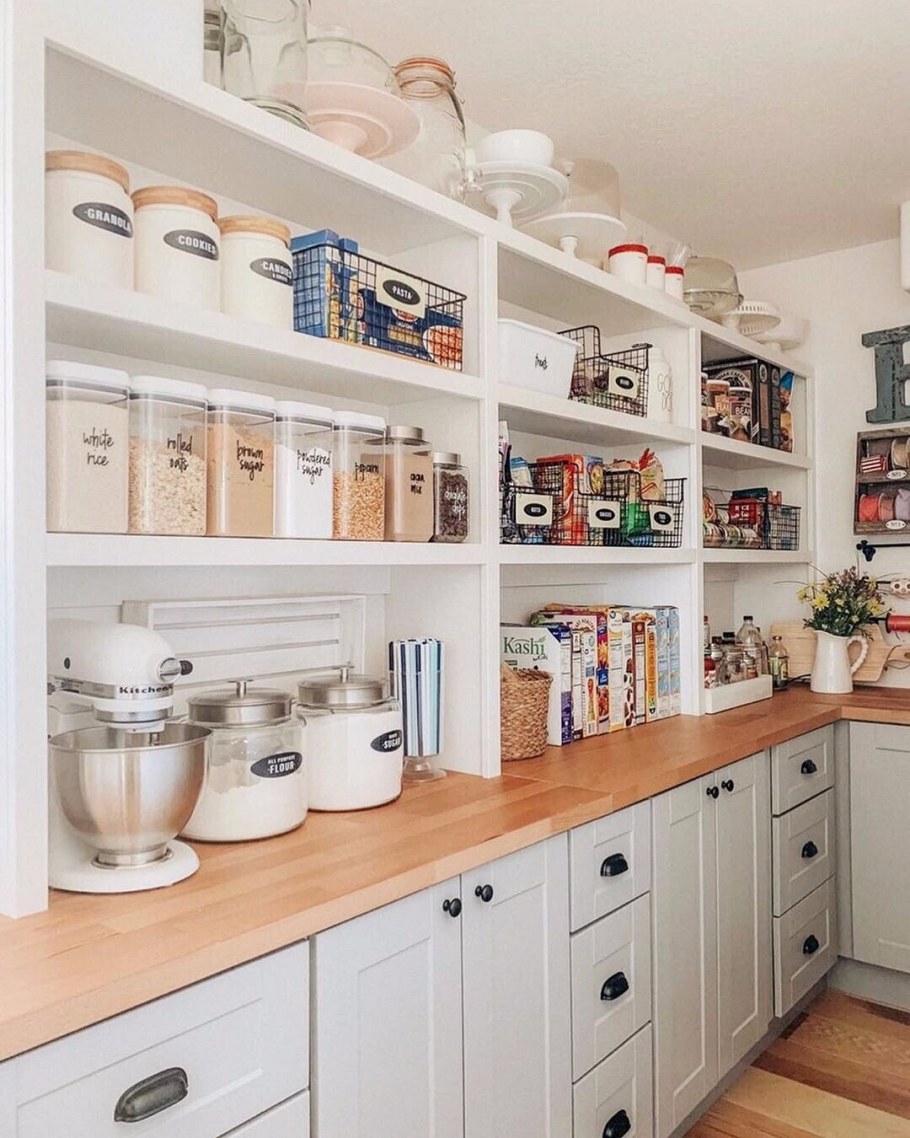 Открытый стеллаж с полками на кухню