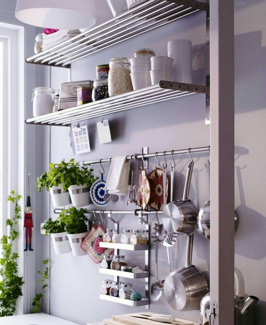 Книжные стеллажи в интерьере квартиры