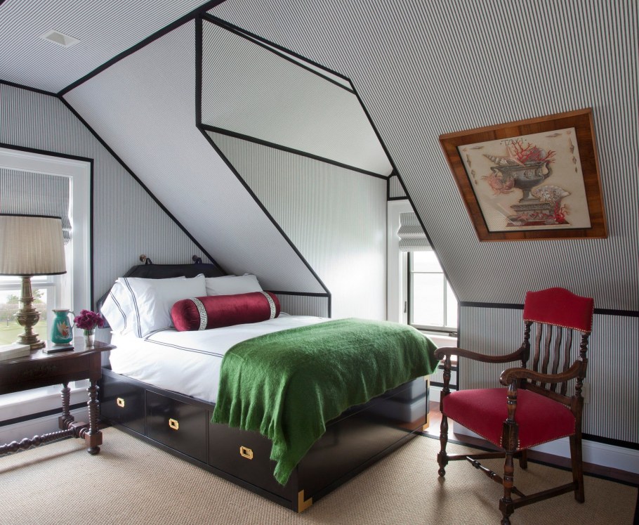 Натяжной потолок на мансарде