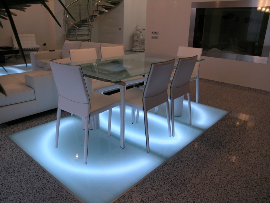 Стеклянный пол с подсветкой