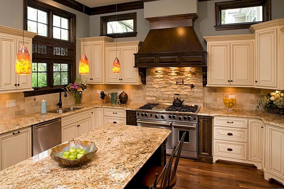 Кухня с деревянной столешницей