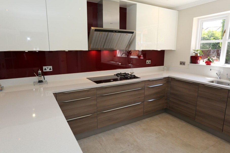 Столешница под коричневую кухню