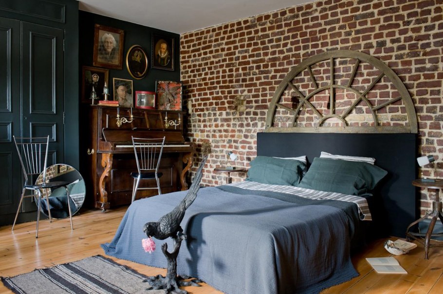 Молдинги в интерьере лофт