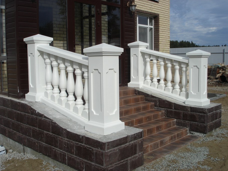 Крыльцо с балясинами из бетона