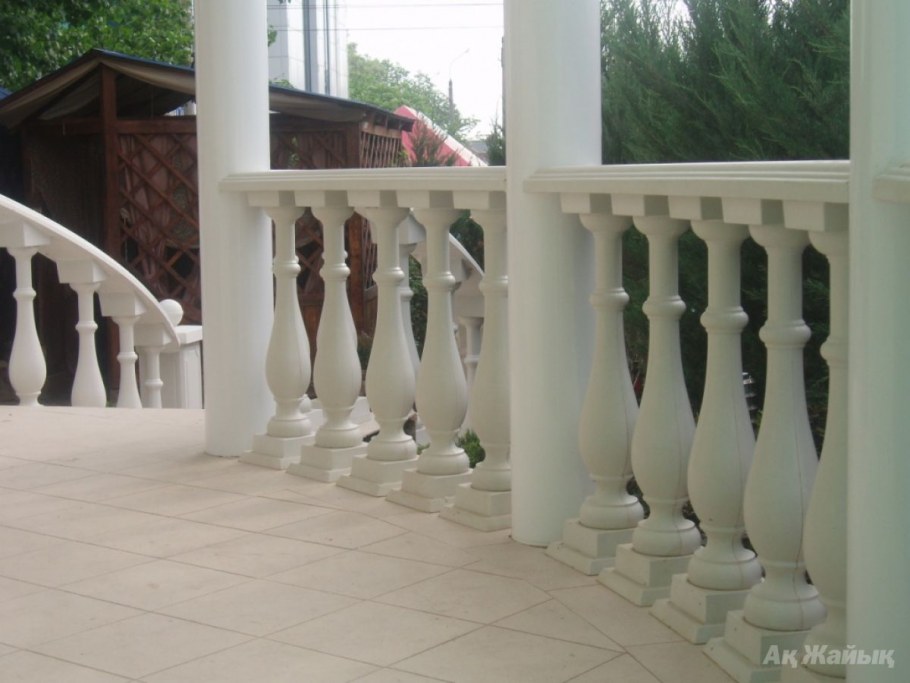 Каменные балясины