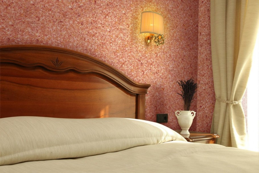 Декоративная штукатурка в спальне