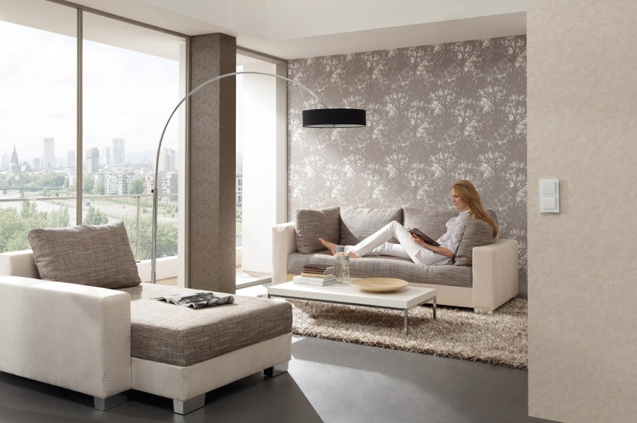 Обои для гостиной в светлых тонах