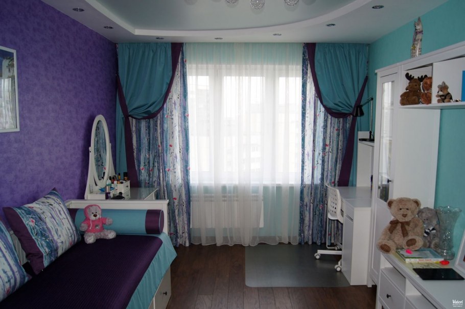 Бирюзовые шторы в интерьере детской