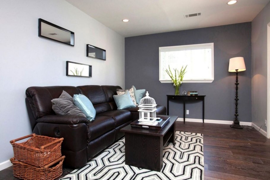 Интерьер с темной мебелью