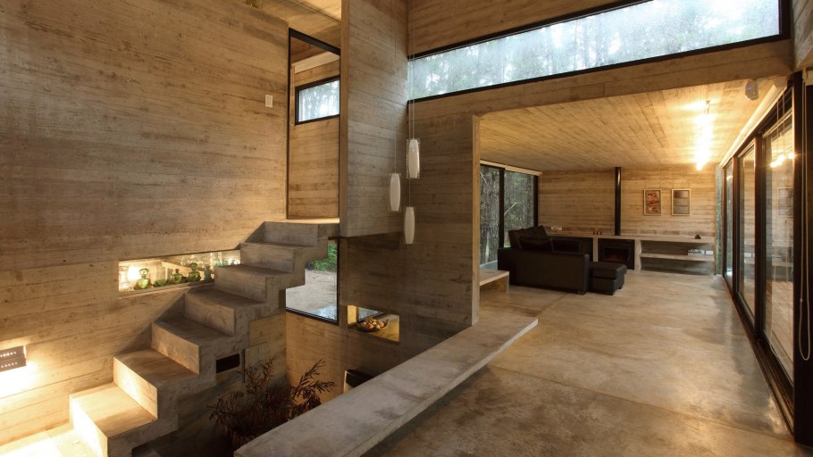 Дом из бетона и дерева