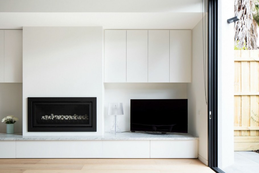 Электрокамин встроенный в мебельную стенку