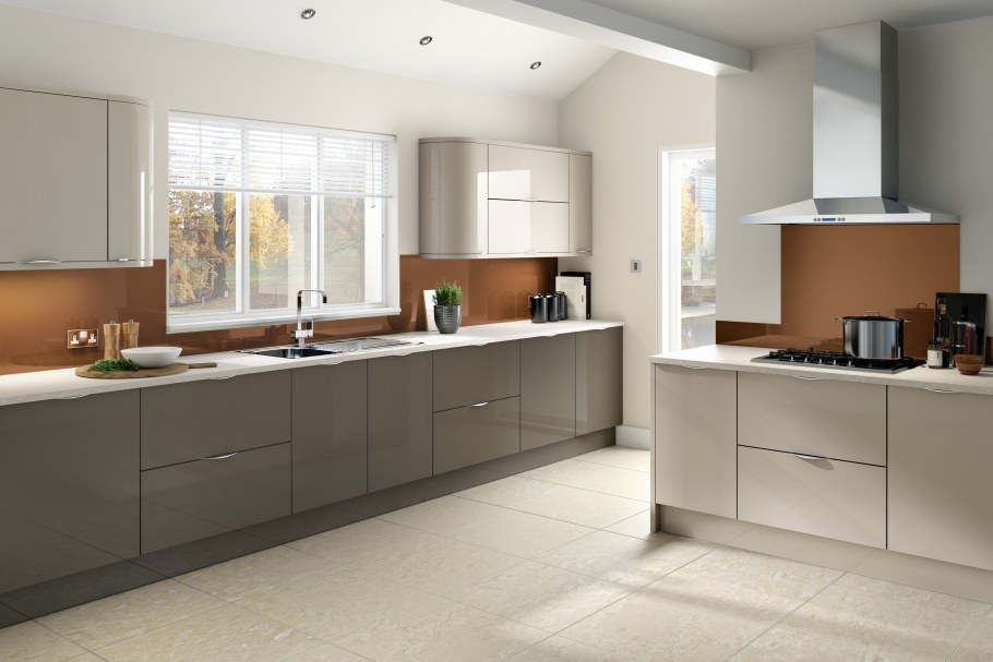 Коричневый кухонный гарнитур в Светлом