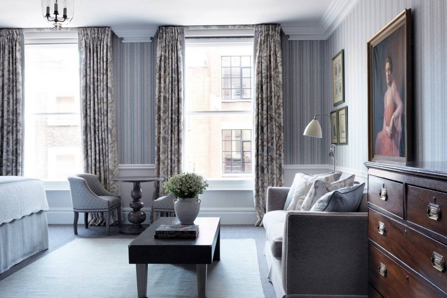 Шторы в гостиную обойные