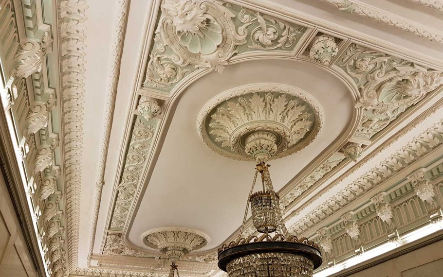 Лепнина на стенах