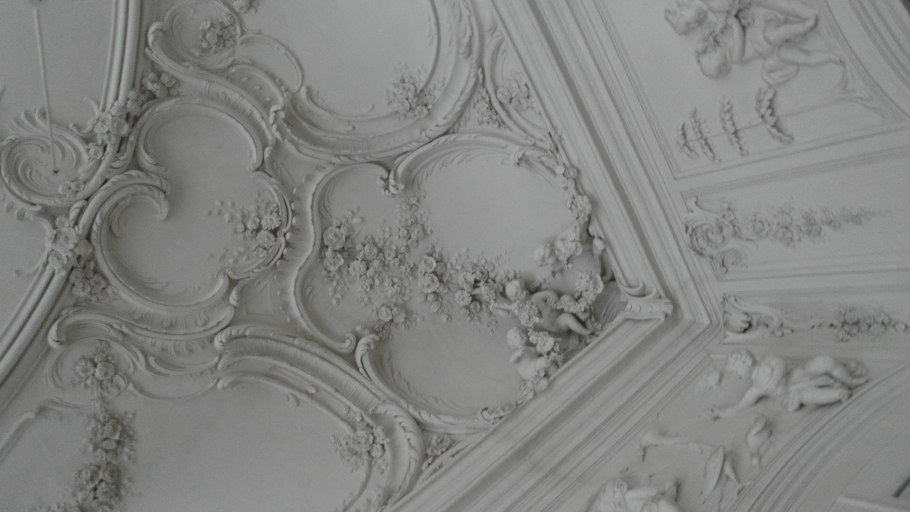 Барельеф в интерьере своими руками