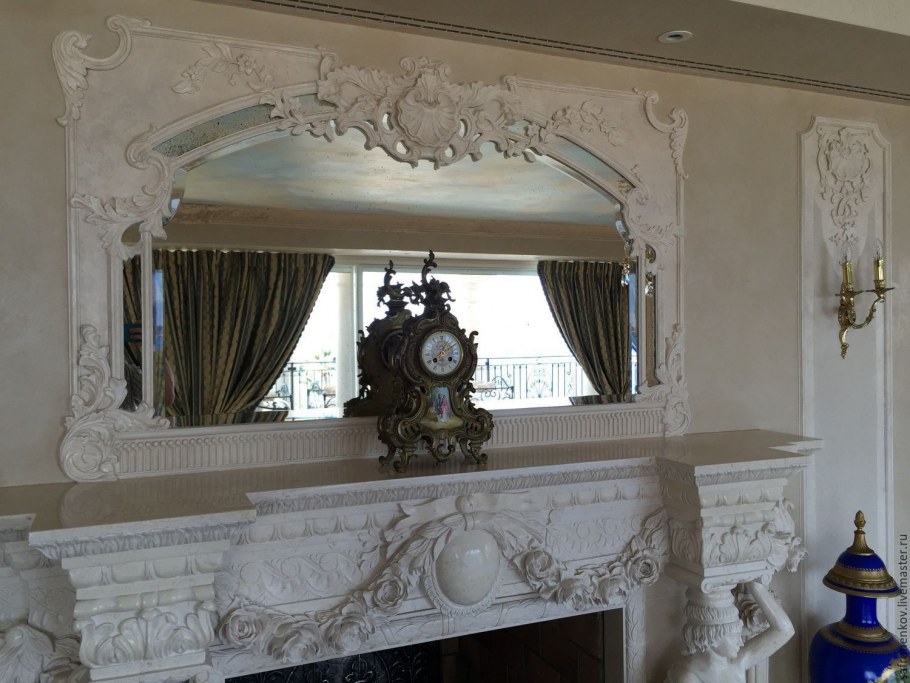 Мебель с лепниной