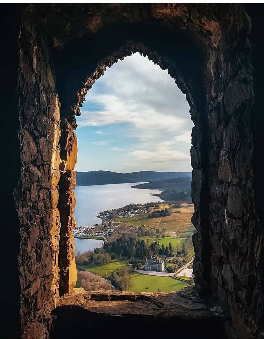 Вид из окна средневекового замка