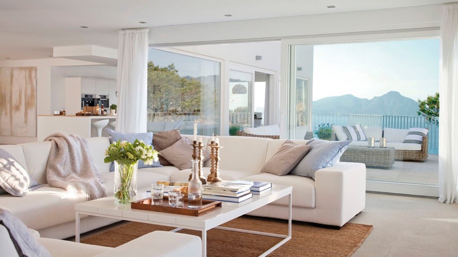 Гостиная в доме у моря