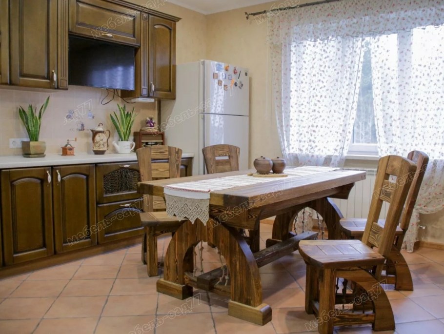 Кухонный гарнитур в деревянном доме