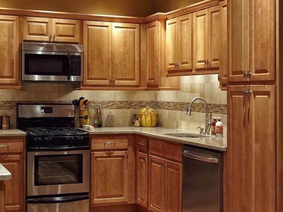 Кухня из карельской сосны