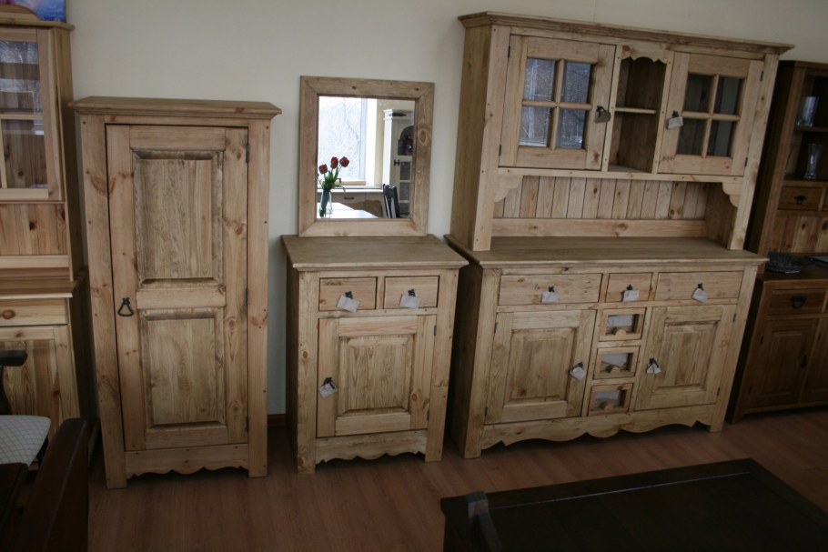 Перекрашенные деревянные кухни