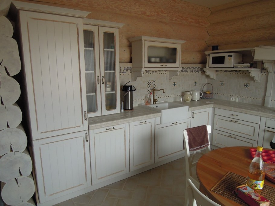 Кухня под дерево