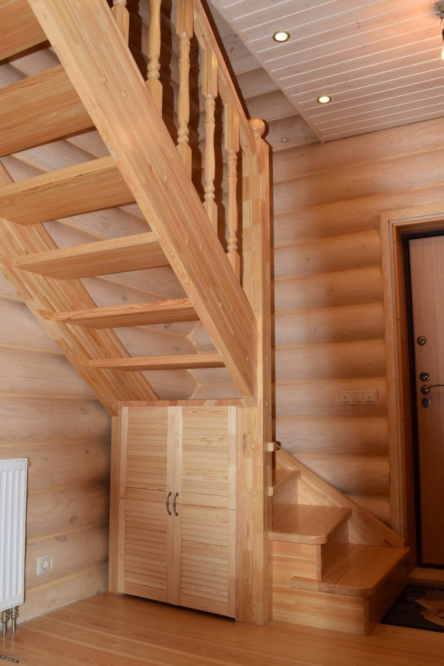 Лестницы внутри дома на второй этаж