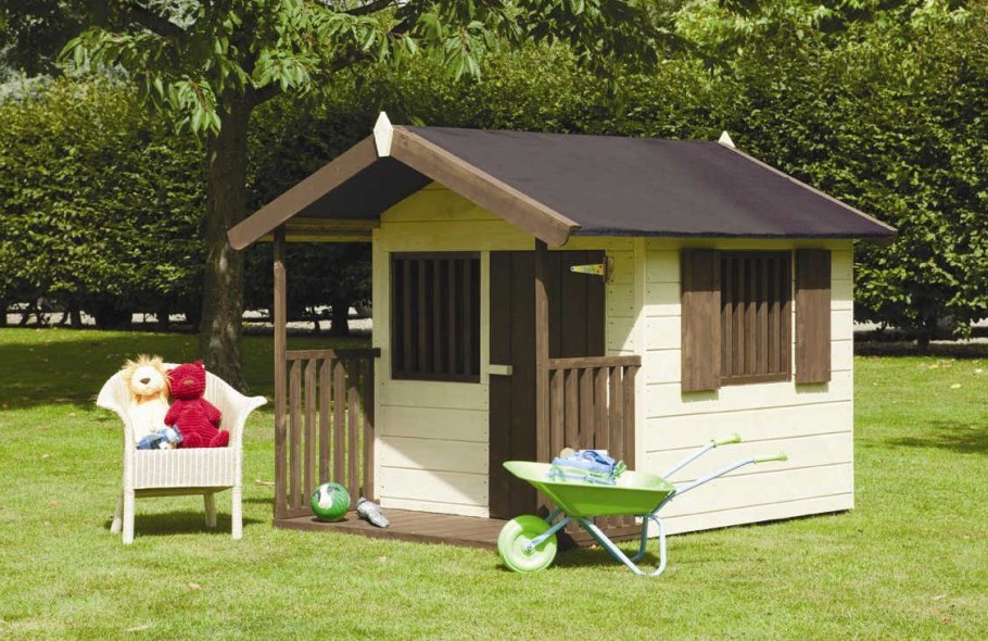 Домик для девочки на даче