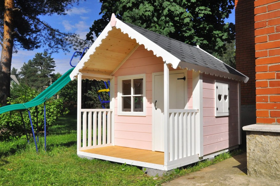 Детский деревянный домик